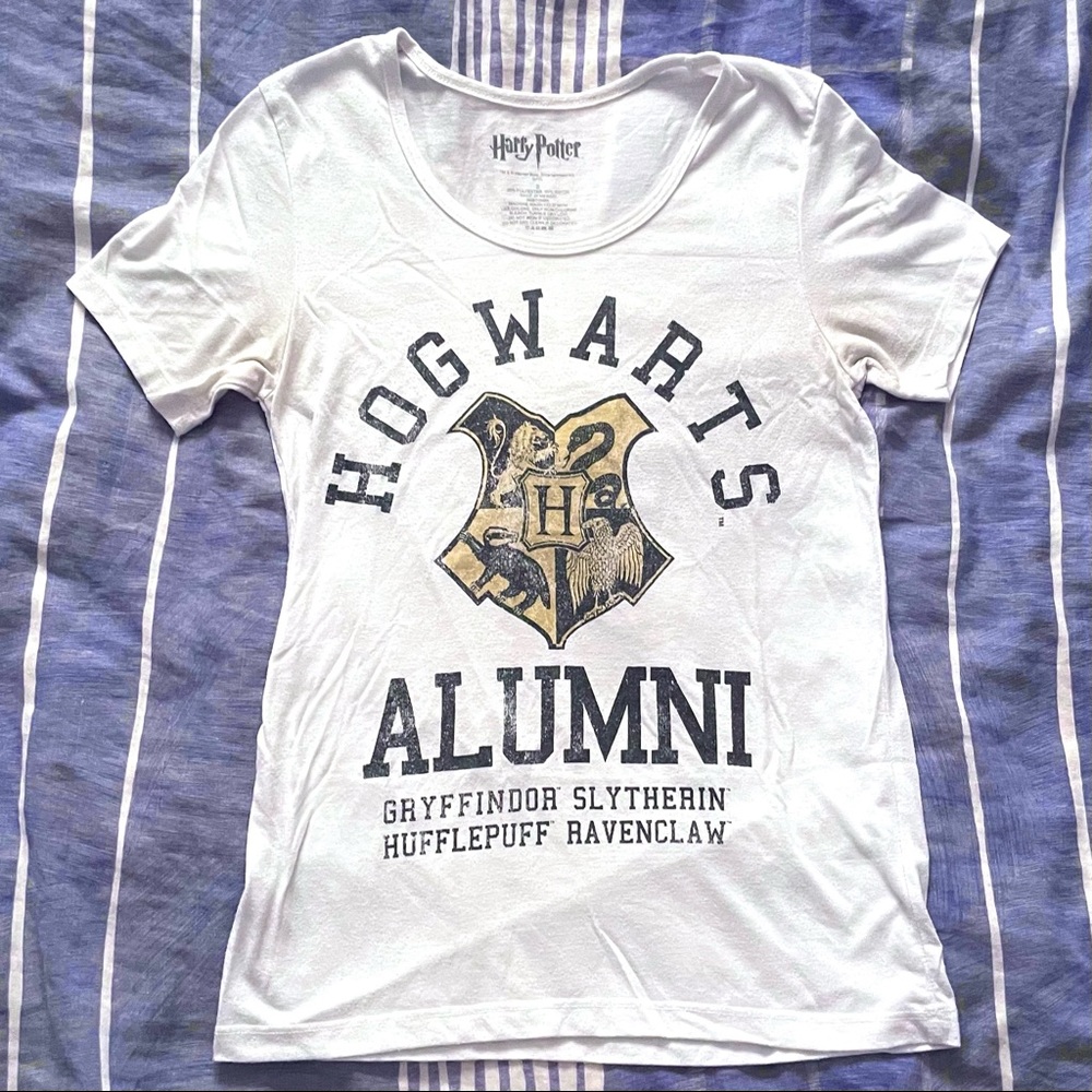 Harry Potter White Hogwarts Alumni Short Sleeve Top [Size S] 🧹